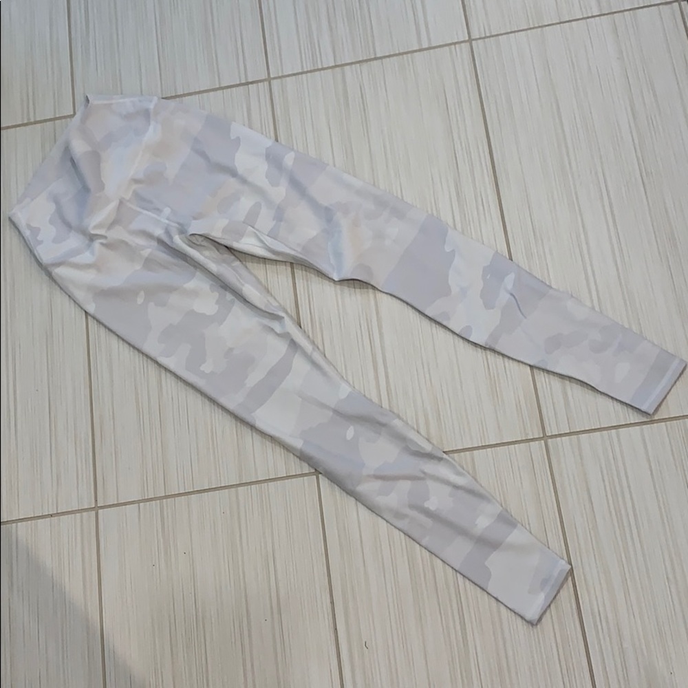 Alo Yoga high-waist camo vapor leggings